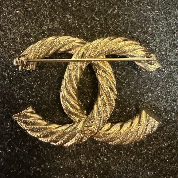 CHANEL Twisted Gold and Crystal Brooch - Picture 7 of 9